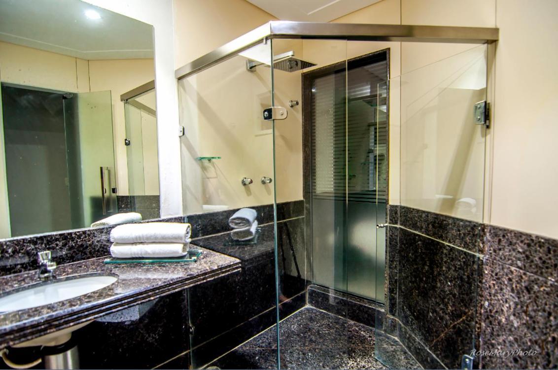 Deluxe Double Room Shower,1479742190:JPEG