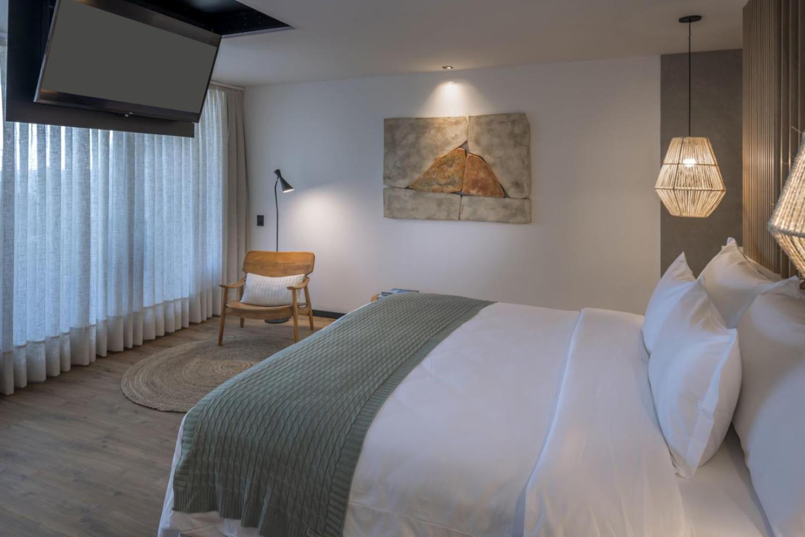 King Suite with Pool View