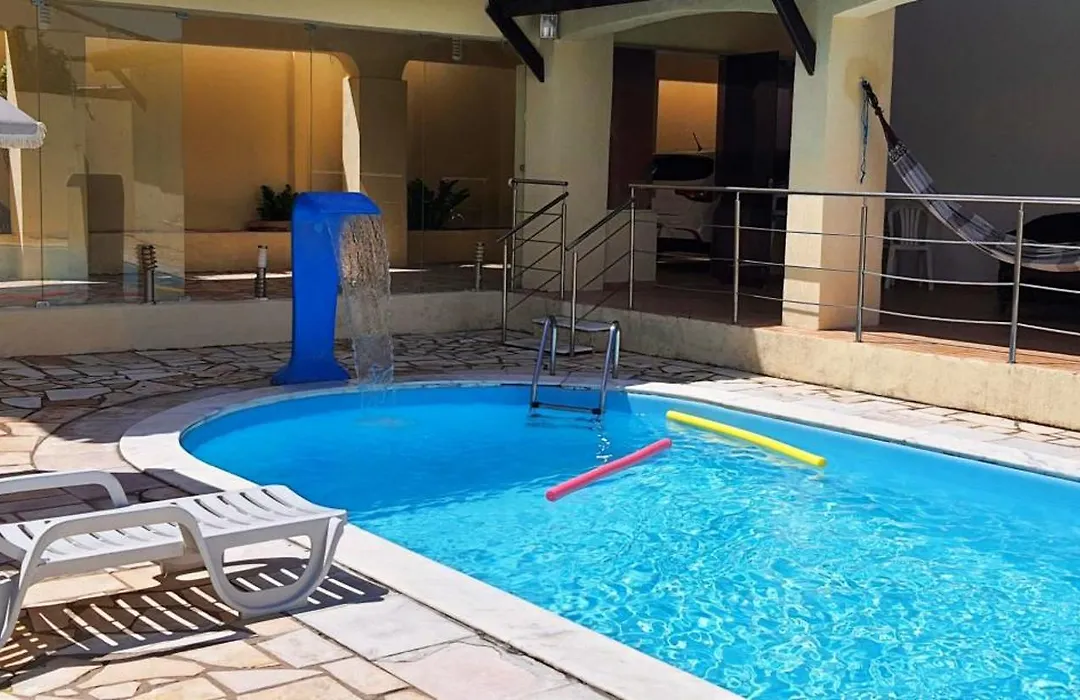 Conforto e Diversão em Ponta Neg, Casa com Piscina, Próxima à Praia e Comodidades Completa-1