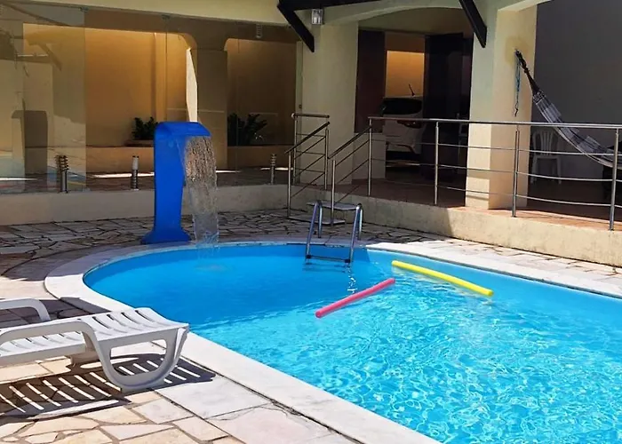 Conforto e Diversão em Ponta Neg, Casa com Piscina, Próxima à Praia e Comodidades Completa Natal que aceita animais de estimação